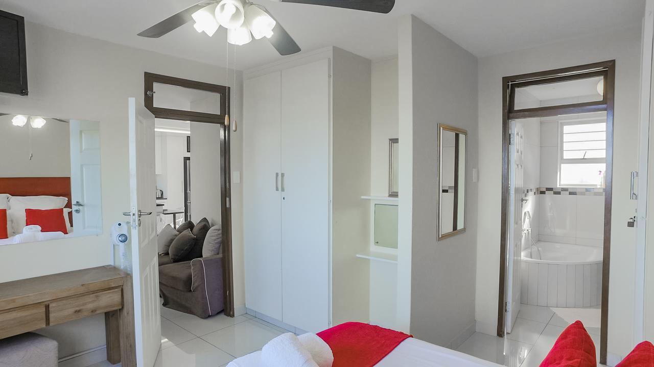 South Coast Beachfront Holiday Apartments Amanzimtoti Eksteriør billede