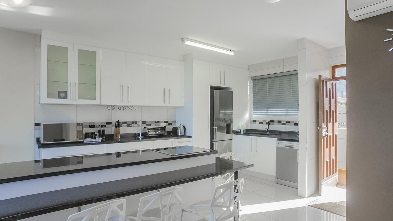 South Coast Beachfront Holiday Apartments Amanzimtoti Eksteriør billede
